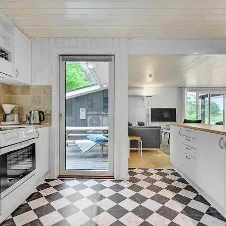Three-bedroom In Casa de Férias Nordenbro Vesteregn