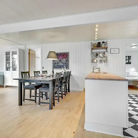 Casa de Férias Three-bedroom In Nordenbro Vesteregn