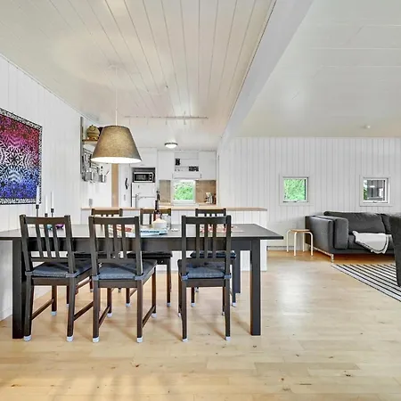 Three-bedroom In Casa de Férias Nordenbro Vesteregn